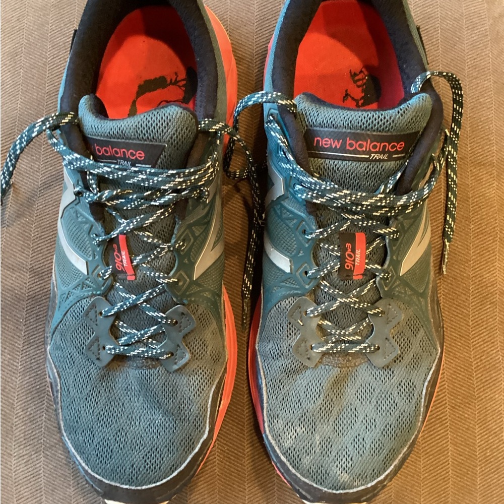 New Balance men trail shoes